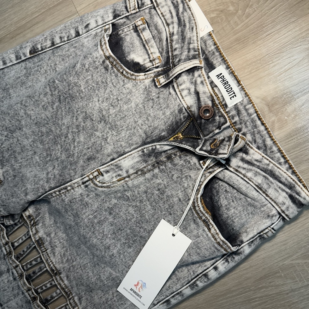 Fashion Nova Jeans - Picture 3 of 5